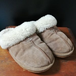 Bearpaw Slippers, Size 9